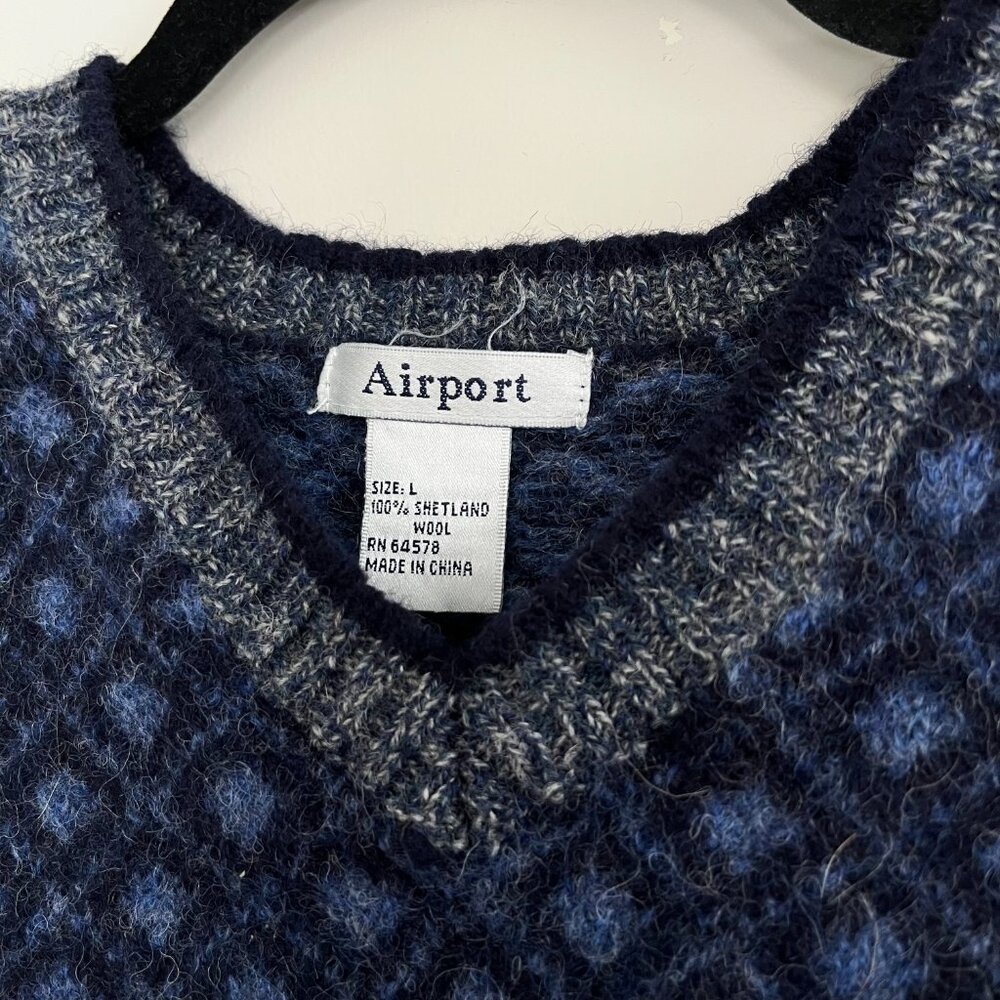 100% Shetland Wool Navy Sweater Vest - Picture 2 of 4